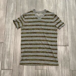 Men’s XS American Eagle Shirt